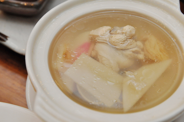 中食 魚翅雞肉煲湯