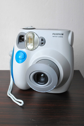 Visa buitenste versneller Fujifilm Instax Mini 7 - Camera-wiki.org - The free camera encyclopedia