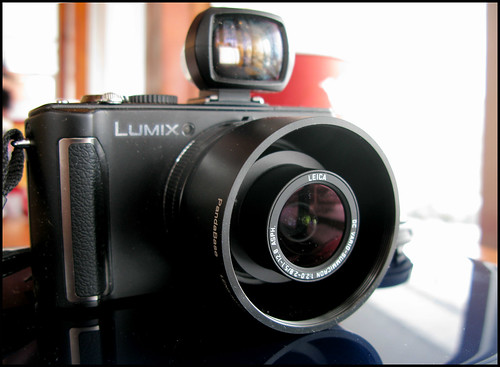 Panasonic Lumix LX3 (by StarbuckGuy)