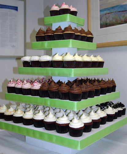 Here's a few cupcake towers wedding and not wedding to give you some ideas