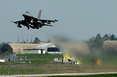 An F-16 Fighting Falcon takes off in en route ...