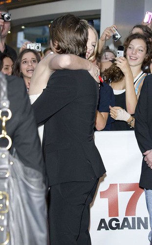 Taylor Swift and Zac Efron hugging 