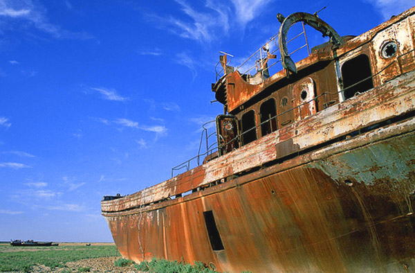 Navio Encalhado no mar seco de Aral-12