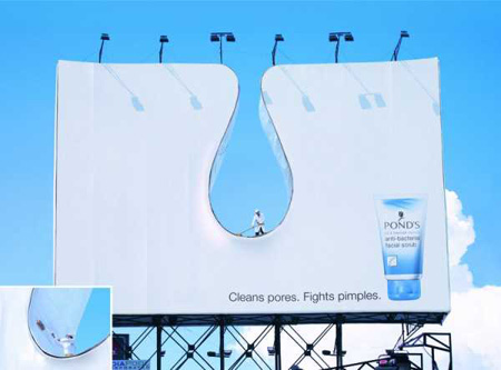 Clean the pores - interactive billboard