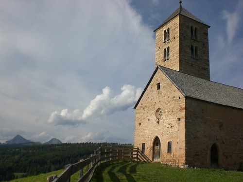 Das Kirchlein Langfenn bietet einen herrllichen Aussichtspunkt und ist mühelos auf einfachem Weg erreichbar