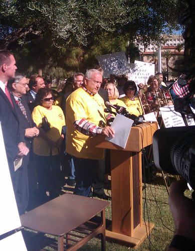Sen. Russell Pearce wants voters to decide on a trespassing bill against undocumented immigrants - Photo: V. Fernández.