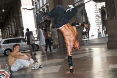 Dancing in the city (Jano De Cesare) Tags: street music florence action dancer breakdance sfidephotoamatori