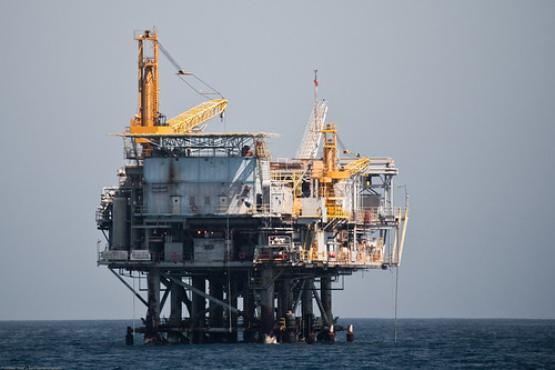 Oil Drilling Platform in the Santa Barbara CA Channel (by mikebaird)