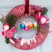 Frosted Fuchsia Yarn Wreath por KnockKnocking