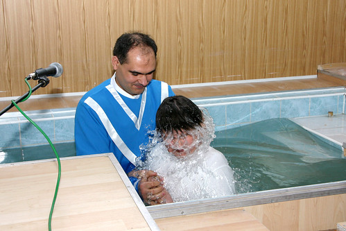 Preotul Vasile Filat botează pe fiul David
