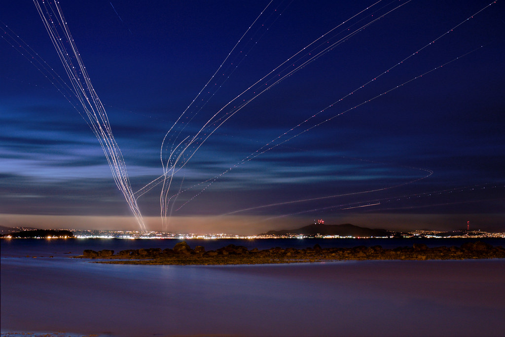 Jejak Cahaya Pesawat Hasil Kreasi Fotografer yang Menakjubkan