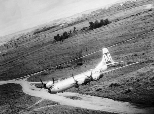 Warbird picture - DMP-D785 USAAF B-29 LOW FLYING