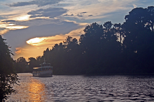 Disney World trip - day 7 - Wilderness Lodge - Ferryboat at dusk