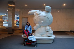 Mommy with statue