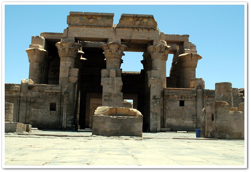 2Temple of Kom Ombo前庭