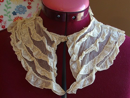 net lace collar vintage/antique