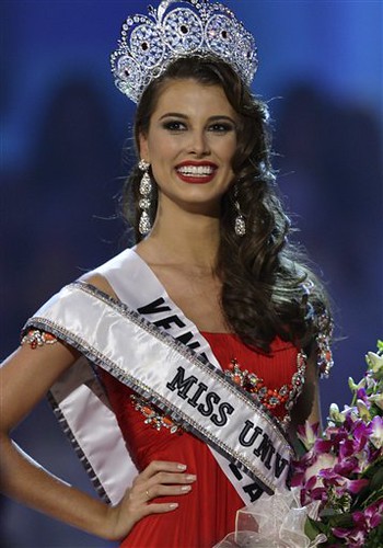 Miss Universe Stefania Fernandez posing for photos