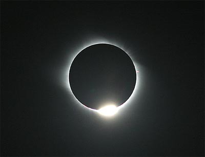 Persisten supersticiones ante eclipse solar en Asia