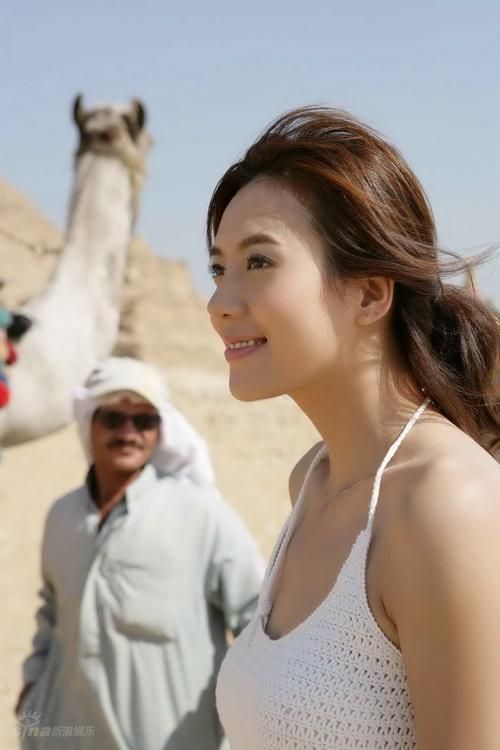 Chinese Actress Zhou Wei Tong Photos