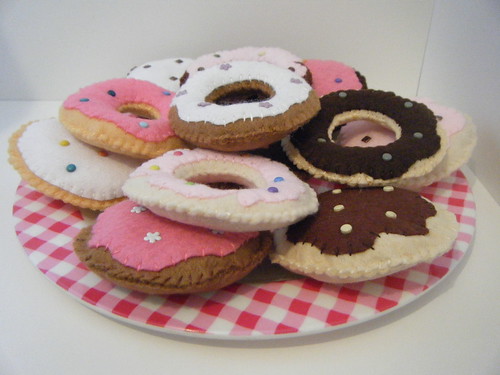 Handmade felt donut / doughnut cakes with brad sprinkles crafts by giantbutton.