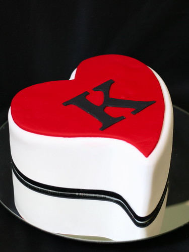  modern Wedding Cake originally uploaded by kylie lambert Le Cupcake 