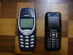 Photo of Nokia 3310 SGH-B130S side by side