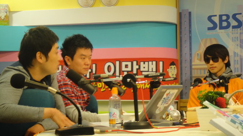 SBS radio show 'Curl Two Show'