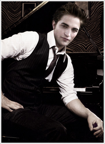 Robert Pattinson Piano by pattinsons-sweetheart.