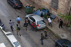 Κυνηγητό μεταναστών από την Αστυνομία σε δρόμο της Πάτρας. Περισσότερα για την φωτογραφία στο Flickr.
