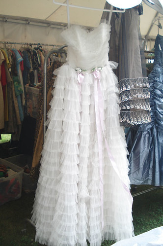 Vintage White Ruffled Prom Dress par such pretty things