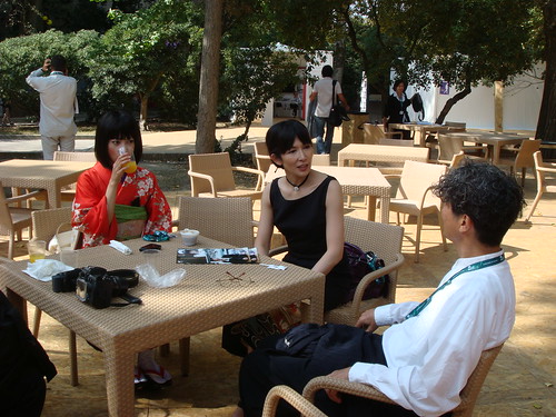 Prof. Ando having a conversation with actresses Luchino Fujisaki and Amane Kudo
