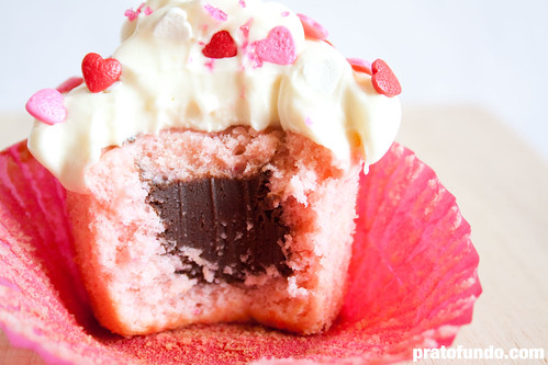 Outubro Rosa: Cupcake de Baunilha Trufado