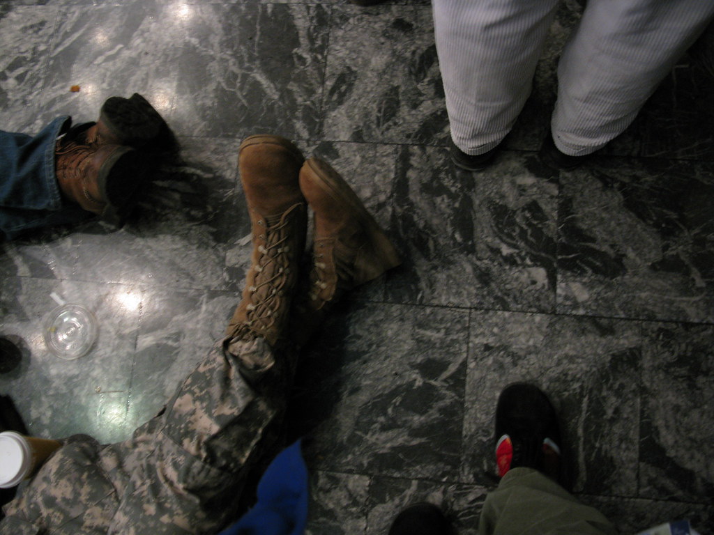 2009 01 20 - 0854 - Washington DC - Union Station - Feet