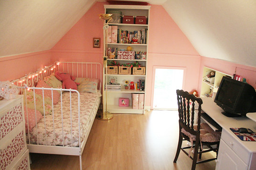 pink attic by hellololla.
