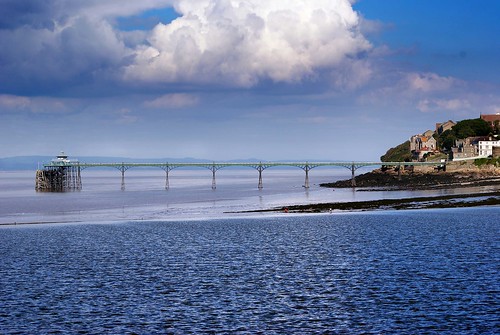 Clevedon Pier in Somerset - picture by gibsonplayer on flickr