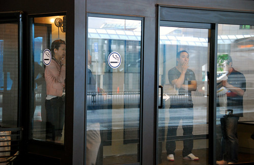 smoking box, tokyo airport
