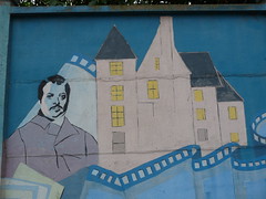 Balzac devant le château de Saché. Fresque réalisée par les lycéens du L.P. F. Clouet, circa 1990. Rue Edouard Vaillant, Tours, 28 janvier 2009.