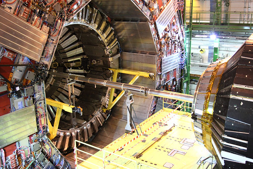 El Colisionador de Hadrones LHC podría crear puertas a otras dimensiones