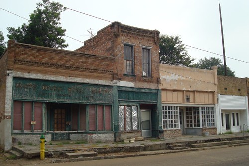 abandoned stores in downtown Clarendon, AR