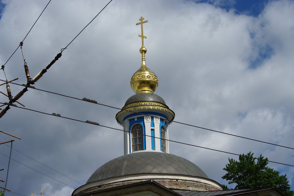 Купола в России кроют чистым золотом, чтобы чаще Господь замечал.... 