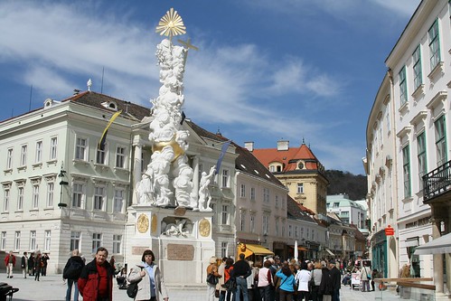 Dreifaltigkeitssäule und Rathaus von Baden