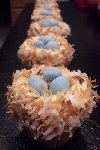 Robin's nests cupcakes