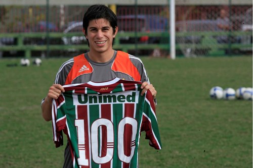 Conca com a camisa 100 - Foto do site do Fluminense