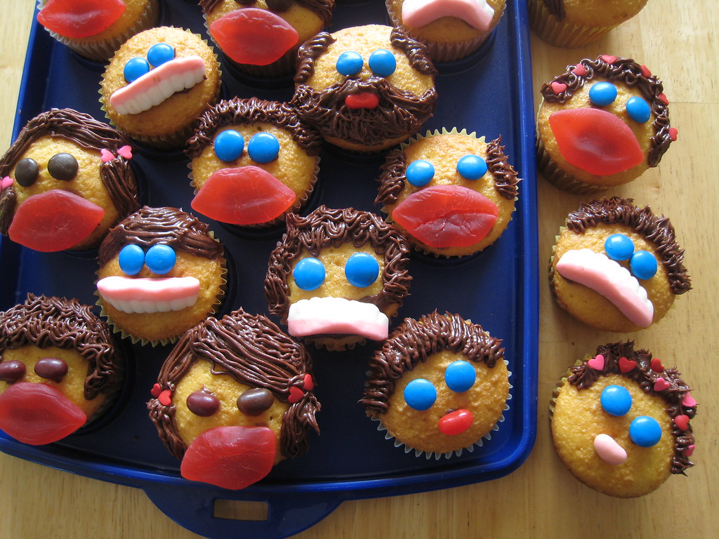 Face Cupcakes
