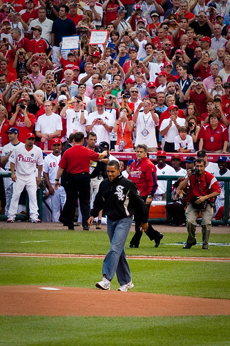 Obama steps up to the mound