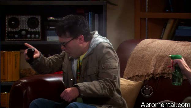 The Big Bang Theory S03E03 Leonard agua