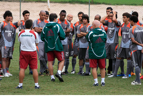 Renato Gaúcho conversa com o elenco tricolor - Foto do site do Fluminense