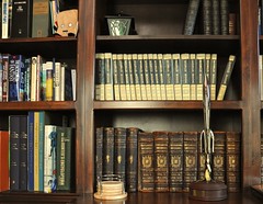 Neil Gaiman's Bookshelves