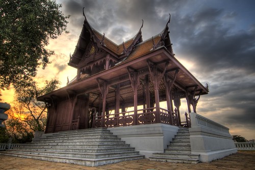 Wat on the Chao Phraya