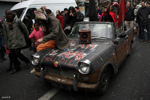 vieille voiture zombie